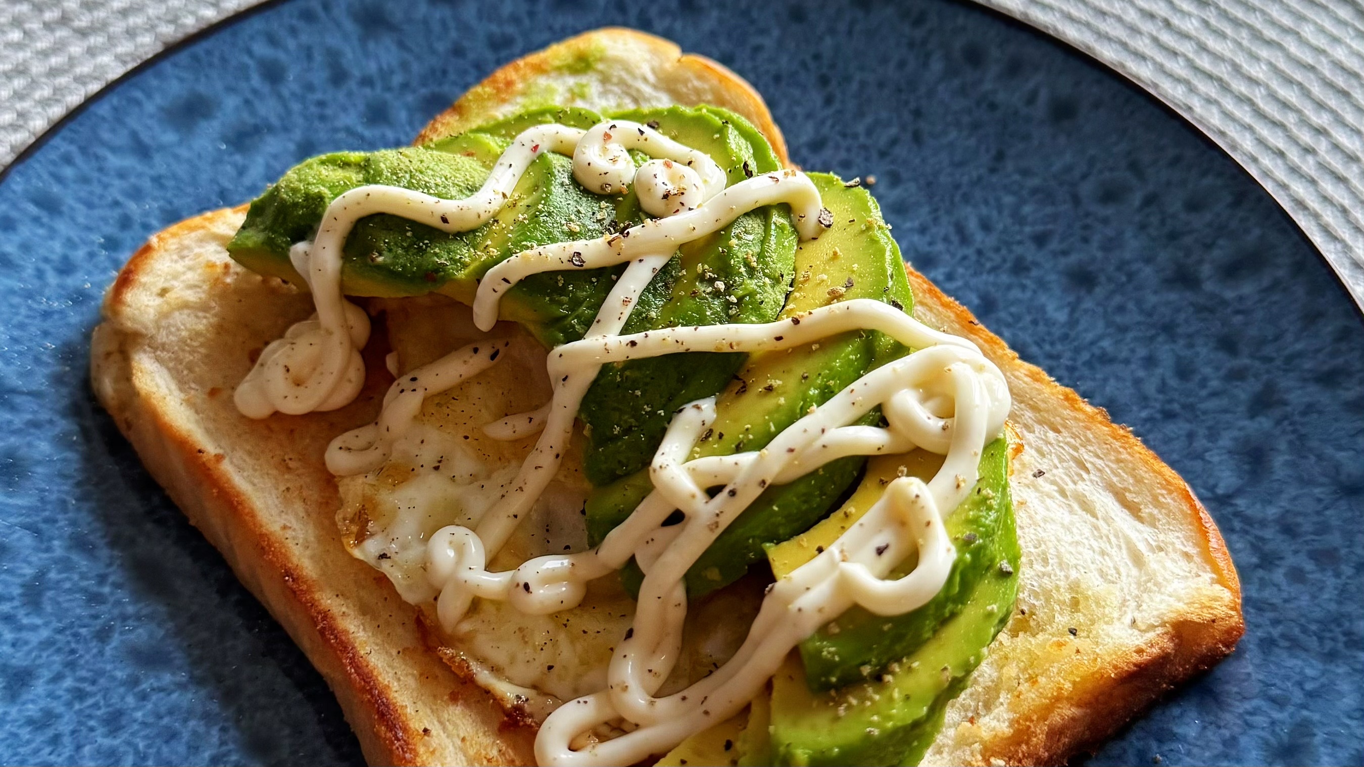 5-Min Avocado Egg Sandwich (Olive Oil Toast)